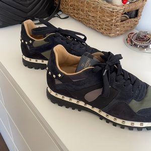 Valentino shoes/ like new